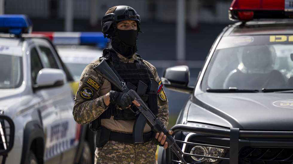 epa12603730 A member of Venezuela's General Directorate of Military Counterintelligence (Dgcim) participates in an activity organized by the Ministry of Interior, Justice, and Peace in Caracas, Venezuela, 19 December 2025. Venezuela's Minister of the Interior and Justice, Diosdado Cabello, assured that the police forces are ready to defend their country from 'any threat,' amid the U.S. military deployment in the Caribbean, which escalated with the order to block sanctioned oil tankers from leaving and entering the South American nation.  EPA/Miguel Gutierrez