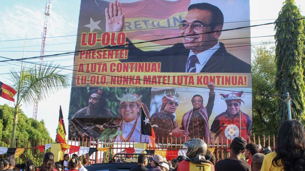 Milhares de timorenses prestaram hoje em Díli a uma última homenagem a Francisco Guterres 'Lu Olo', ex-Presidente de Timor-Leste, que morreu domingo, acompanhando as cerimónias fúnebres do "veio do povo e que voltou como povo", 26 de junho de 12026. ANTÓNIO AMARAL / LUSA