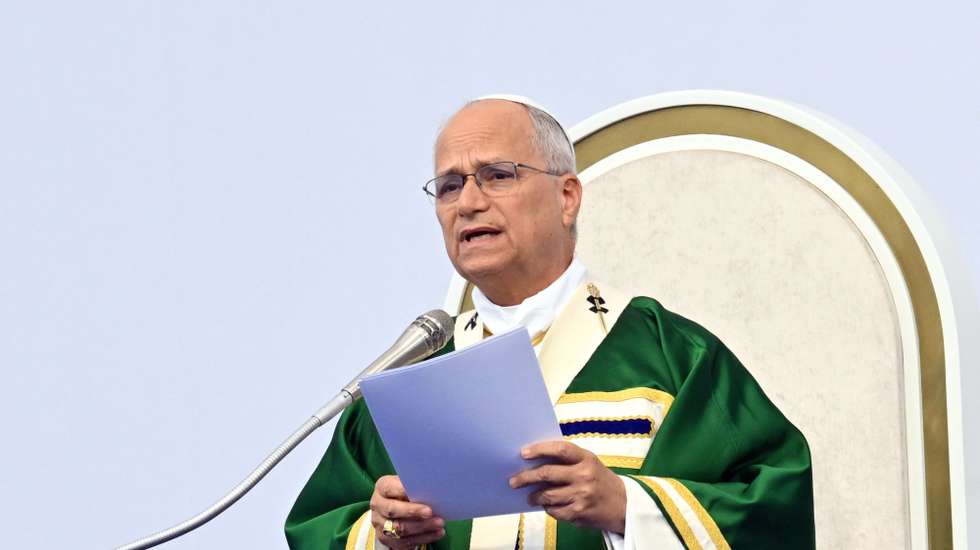 epa13265952 Pope Leo XIV leads a mass on the meadow of the Shrine of Our Lady of Lourdes, in the town of Lourdes, France, 27 September 2026. The Pontiff's apostolic journey to France runs from 25 to 28 September under the motto "So That the World May Have Life".  EPA/MAURIZIO BRAMBATTI