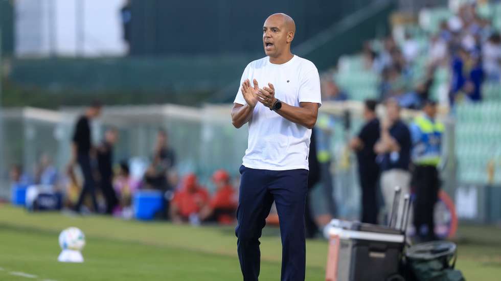 O treinador do Estrela da Amadora Pepa durante o jogo da I Liga de futebol com o Rio Ave realizado estádio dos Arcos, em Vila do Conde, 14 de setembro de 2026. JOSÉ COELHO/LUSA