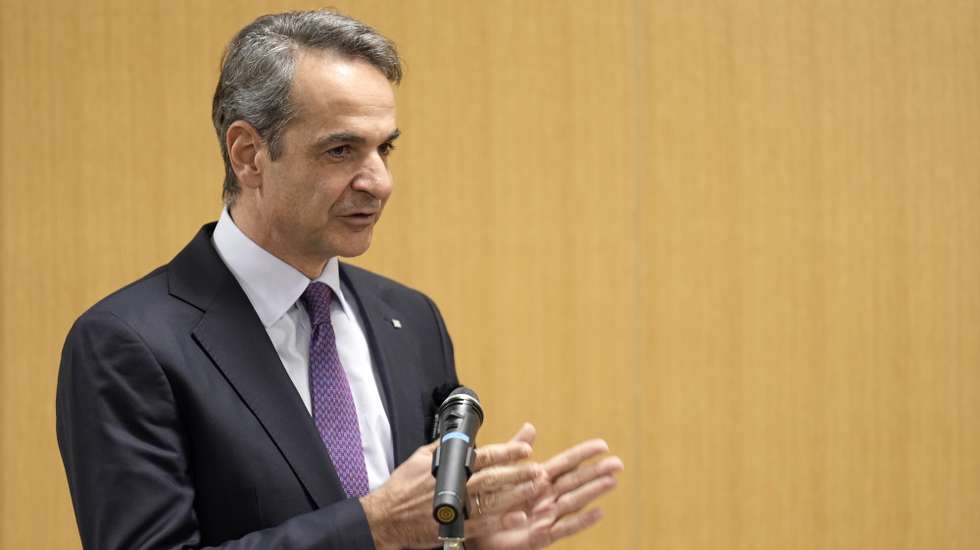 epa10440834 Greek Prime Minister Kyriakos Mitsotakis delivers a speech during a seminar at the University of Tokyo in Tokyo, Japan, 31 January 2023. The Greek Prime Minister is currently on a three-day visit to Japan.  EPA/FRANCK ROBICHON