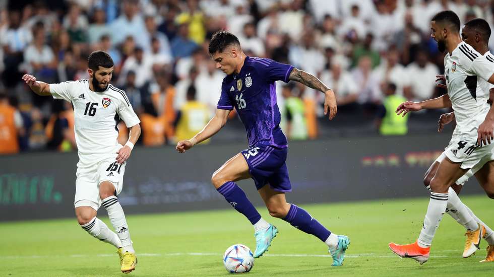 epa10308856 Joaquin Correa (C) of Argentina scores the 5-0 lead during the international friendly soccer match between the United Arab Emirates and Argentina in Abu Dhabi, UAE, 16 November 2022. Argentina is preparing for the FIFA World Cup 2022 in Qatar with their first match against Saudi Arabia on 22 November.  EPA/ALI HAIDER