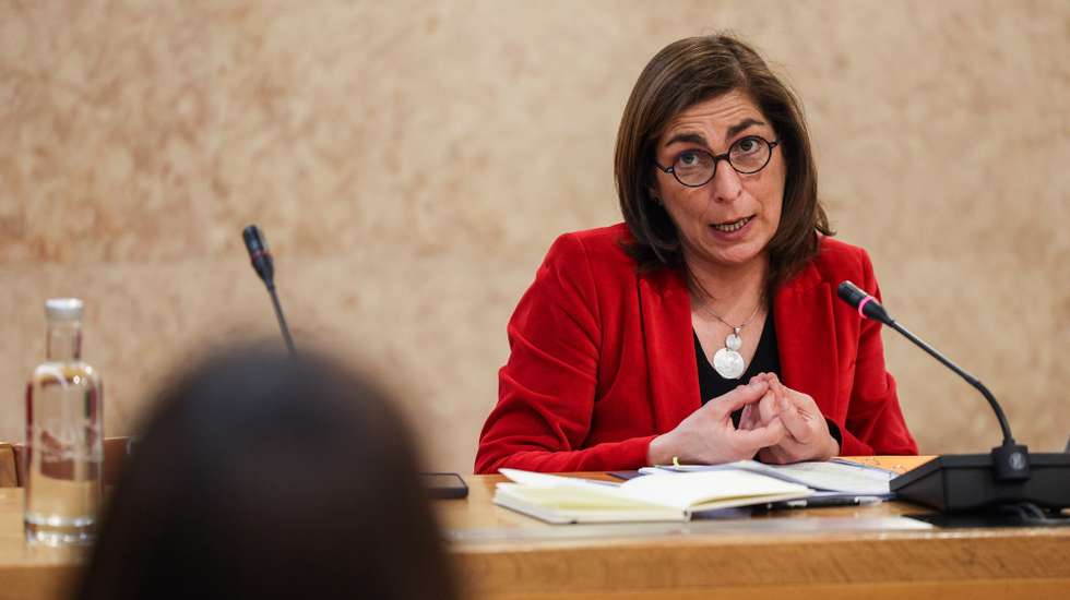 A ministra Adjunta e dos Assuntos Parlamentares, Ana Catarina Mendes, durante a sua audição na Comissão de Administração Pública, Ordenamento do Território e Poder Local, no âmbito do requerimento apresentado pelo grupo parlamentar do CH sobre a Jornada Mundial da Juventude 2023, na Assembleia da República, em Lisboa, 28 de fevereiro de 2023. MIGUEL A. LOPES/LUSA