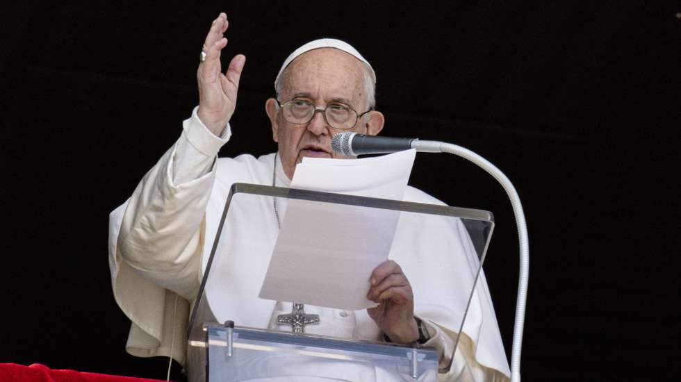 epa10575461 A handout picture provided by the Vatican Media shows Pope Francis during Regina Coeli Prayer from his office window overlooking Saint Peter's Square at the VaticanCity , 16 April 2023.  EPA/VATICAN MEDIA HANDOUT  HANDOUT EDITORIAL USE ONLY/NO SALES
