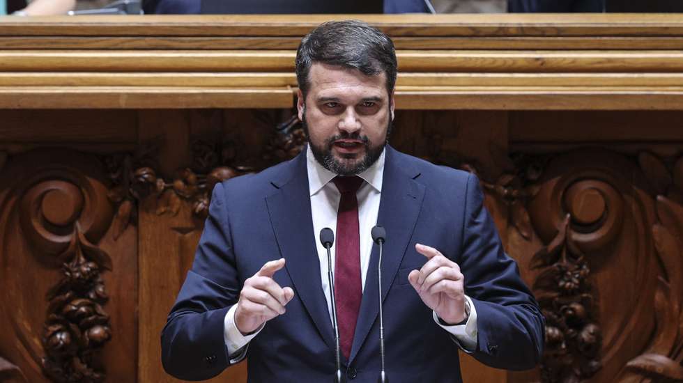 O secretário de Estado da Juventude e do Desporto, João Paulo Correia, intervém no debate parlamentar de atualidade requerido pelo Chega sobre "As ordens profissionais debaixo de ataque"Assembleia da República em Lisboa, 22 de junho de 2023. MIGUEL A. LOPES/LUSA