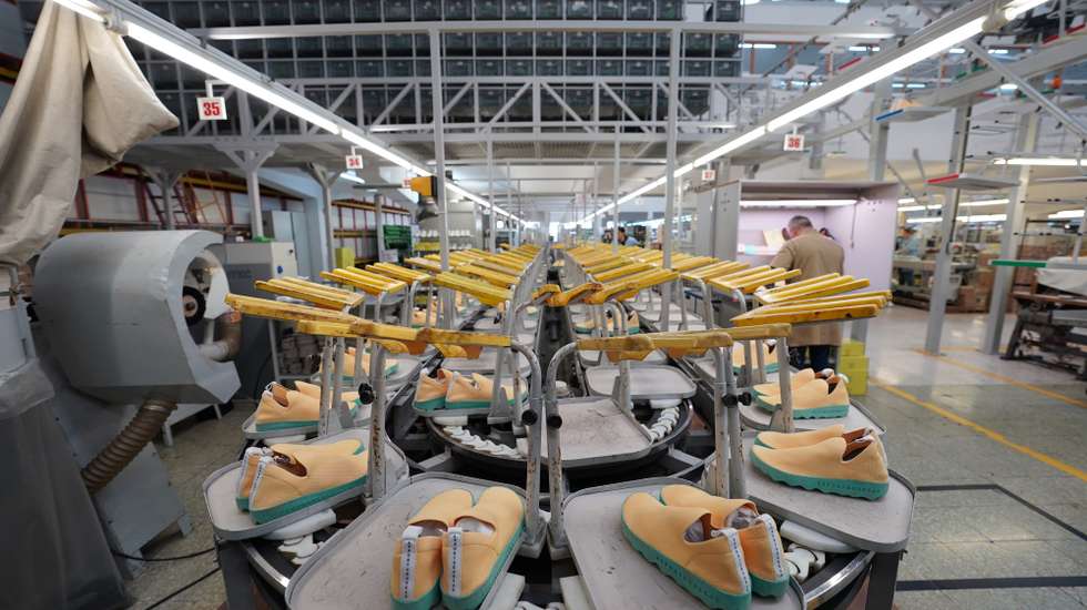 Fábrica de calçado Kyaia, dona da marca Fly London, emprega 600 pessoas, e fatura mais de 60 milhões de euros estando presente em mais de 40 países, Guimarães, 24 de fevereiro de 2023. HUGO DELGADO/LUSA