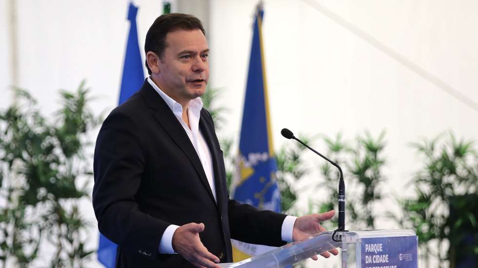 O primeiro-ministro, Luís Montenegro durante a cerimónia de lançamento da primeira pedra do Parque da Cidade de Esposende, 28 Abril 2024. MANUEL FERNANDO ARAUJO/LUSA
