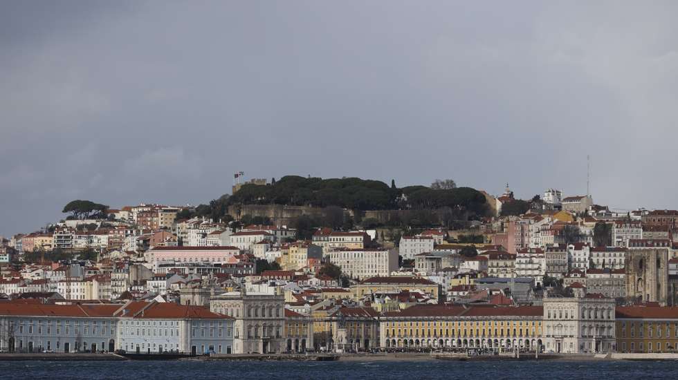 Vista geral de Lisboa, 07 de marçoo de 2024. Turismo. Casas. Castelo de S. Jorge. CARLOS M. ALMEIDA/LUSA
