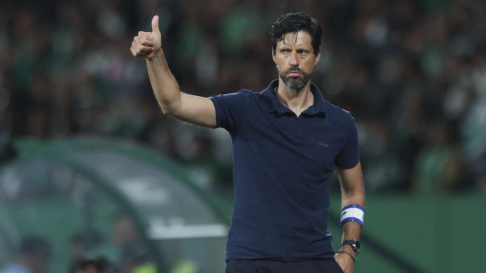 FC Porto head coach Vitor Bruno reacts during the Portuguese First League soccer match between Sporting CP and FC Porto at Alvalade Stadium in Lisbon, Portugal, 31 August 2024. MIGUEL A. LOPES/LUSA