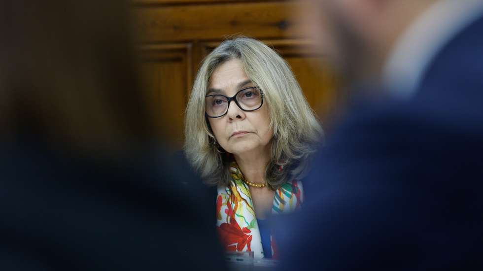 A ministra da Saúde, Ana Paula Martins, durante a sua audição na Comissão de Saúde sobre o Instituto Nacional de Emergência Médica (INEM), o funcionamento dos serviços de urgências e a regulamentação da lei da morte medicamente assistida, na Assembleia da República, em Lisboa, 02 de outubro de 2024. ANTÓNIO PEDRO SANTOS/LUSA