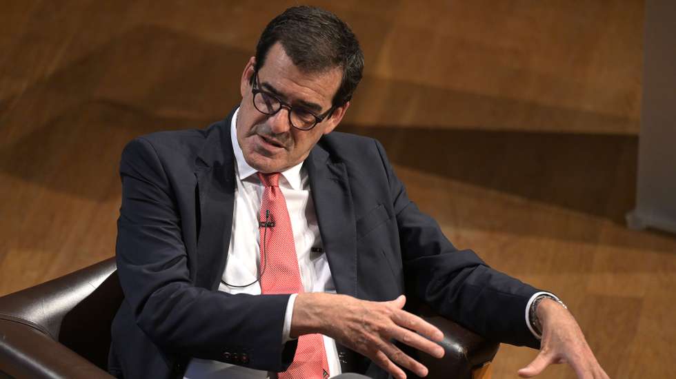 Rui Moreira, presidente da Câmara Municipal do Porto, durante a conferência "As Políticas de Mobilidade nos Grandes Centros Urbanos" que decorreu na Biblioteca Almeida Garrett, no Porto em 15 de outubro de 2024. FERNANDO VELUDO/LUSA