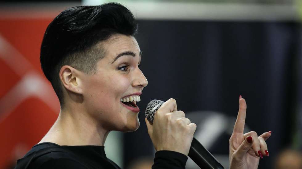 A fadista Fábia Rebordão canta um fado durante almoço/debate com Jorge Jesus com o tema "A Liderança na Multiculturalidade", promovido pelo International Club of Portugal, em Lisboa, 08 de junho de 2018. ANDRÉ KOSTERS/LUSA