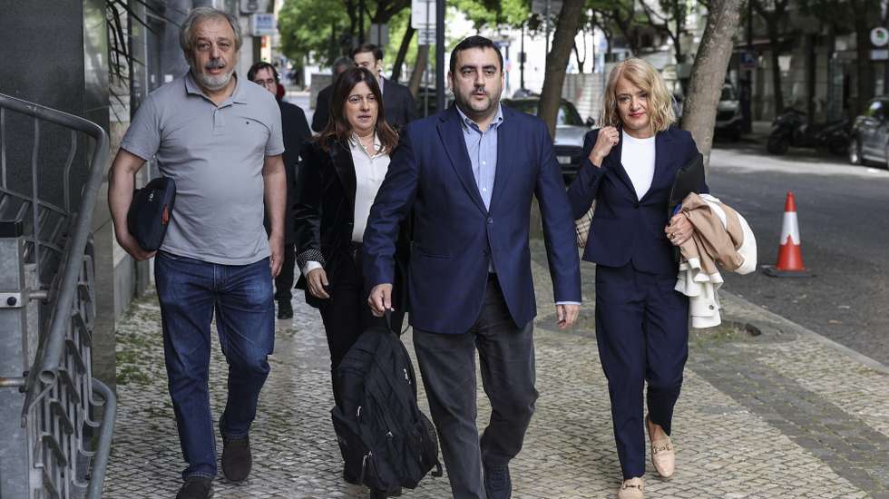 momentos antes de reunir com a ministra da Saúde, Ana Paula Martins (ausente da foto), esta manhã no Ministério da Saúde em Lisboa, 26 de abril de 2024. MIGUEL A. LOPES/LUSA