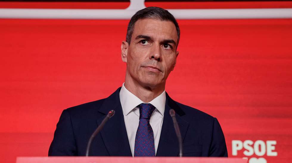 epa12171785 Spain's Prime Minister and leader of the Spanish Socialist Workers' Party (PSOE) Pedro Sanchez delivers a press conference at the party's headquarters in Madrid, Spain, 12 June 2025. Sanchez held a press conference following the resignation of the PSOE Secretary of Organization Santos Cerdan after a report of the Central Operational Unit (UCO) that implicated Cerdan in alleged cases of corruption.  EPA/DANIEL GONZALEZ