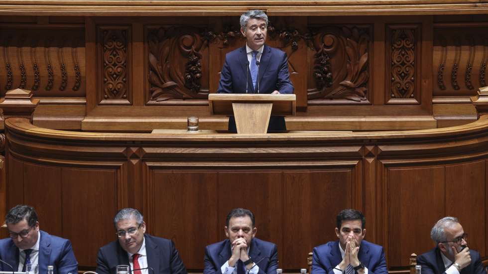 O deputado do PS, José Luís Carneiro, intervém na sessão plenária de apresentação do Programa do XXV Governo Constitucional, na Assembleia da República, em Lisboa, 18 de junho de 2025. MIGUEL A. LOPES/LUSA
