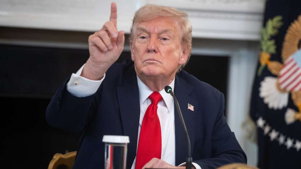 epa12440513 US President Donald Trump speaks during a roundtable about antifa in the State Dining Room at the White House in Washington, DC, USA, 08 October 2025. Trump on 22 September designated antifa as a 'domestic terrorist organization' via executive order.  EPA/FRANCIS CHUNG / POOL