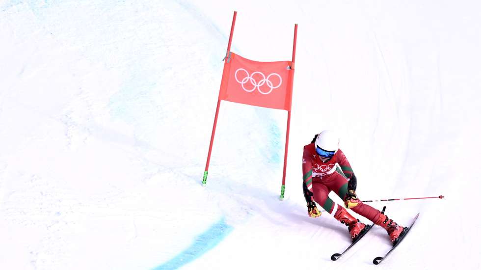 epa09734799 Vanina Guerillot of Portugal clears a gate during the second run of the Women's Giant Slalom race of the Alpine Skiing events of the Beijing 2022 Olympic Games at the Yanqing National Alpine Ski Centre Skiing, Beijing municipality, China, 07 February 2022.  EPA/CHRISTIAN BRUNA