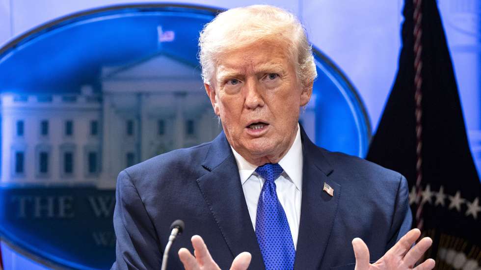 epa12763354 US President Donald J. Trump addresses a press conference about the Supreme Court's striking down of most of his tariffs in the briefing room at the White House in Washington, DC, USA, 20 February 2026. Earlier today, the Supreme Court ruled against President Trump's tariff program.  EPA/BONNIE CASH / POOL