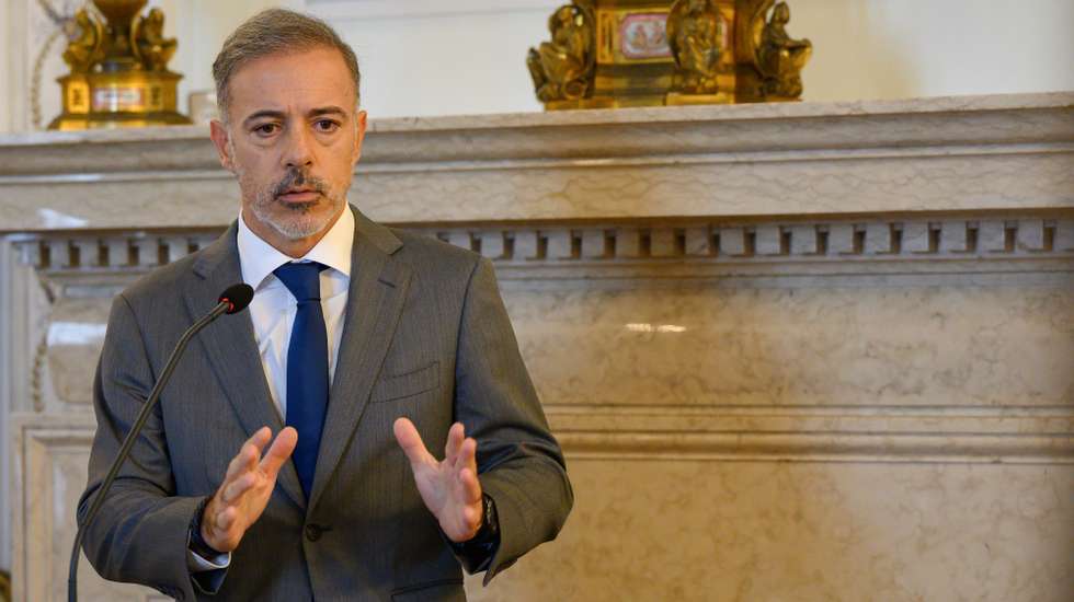 O presidente da Câmara Municipal do Porto, Pedro Duarte, em conferência de imprensa sobre a manifestação na Praça D. João I, no Porto, 15 de outubro de 2026. RICARDO CASTELO/LUSA