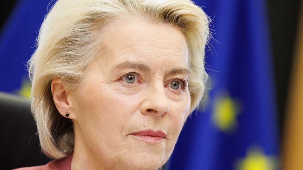 epa13333866 European Commission President Ursula von der Leyen chairs the European Commission's weekly College meeting in Brussels, Belgium, 27 October 2026.  EPA/OLIVIER MATTHYS