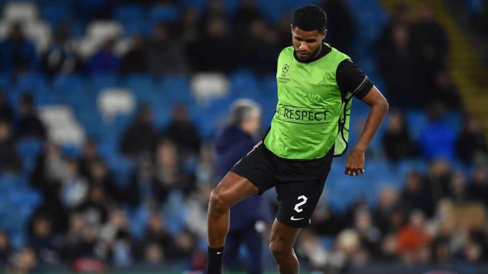 epa09813312 Sporting's Matheus Reis warms up ahead of the UEFA Champions League round of 16, second leg soccer match between Manchester City and Sporting Lisbon in Manchester, Britain, 09 March 2022.  EPA/PETER POWELL