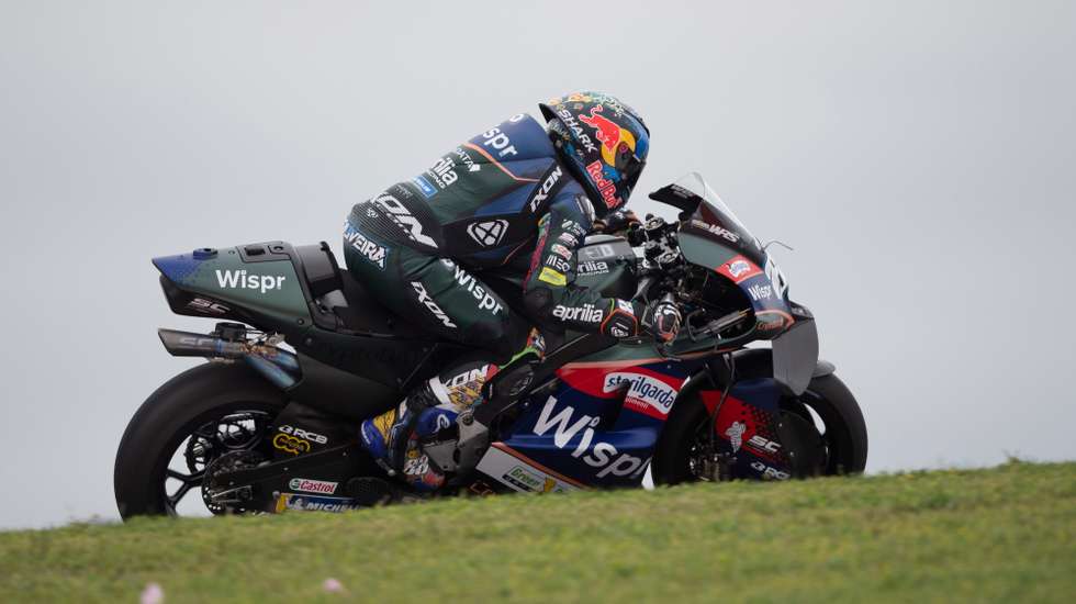 Miguel Oliveira teve um grande arranque, aproveitou as quedas de Álex Márquez, Jorge Martín e Aleix Espargaró para subir a oitavo na primeira volta e terminou no top 5 em Austin