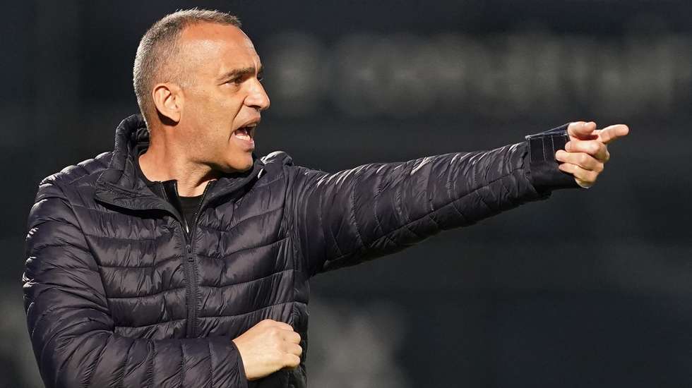 João Pedro Sousa, treinador do Famalicão, durante o jogo com o Vitória de Guimarães a contar para a 28a jornada da Primeira Liga de Futebol realizado no Estádio Municipal 22 de Junho em Vila Nova de Famalicão, 14 de abril de 2023. HUGO DELGADO/LUSA