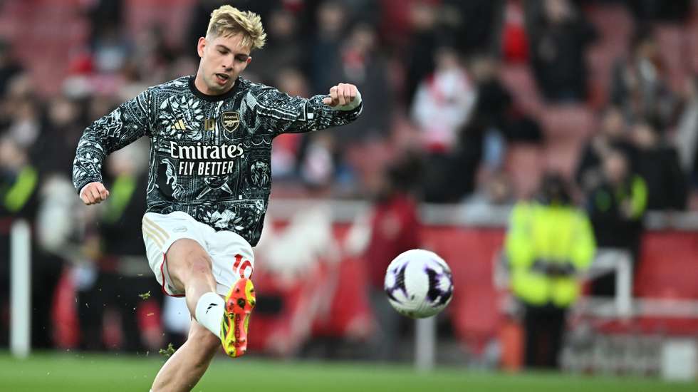 epa11257440 Arsenal's Emile Smith Rowe in action during the warm-up ahead of the English Premier League match between Arsenal and Luton Town in London, Britain, 03 April 2024.  EPA/VINCENT MIGNOTT EDITORIAL USE ONLY. No use with unauthorized audio, video, data, fixture lists, club/league logos, 'live' services or NFTs. Online in-match use limited to 120 images, no video emulation. No use in betting, games or single club/league/player publications.