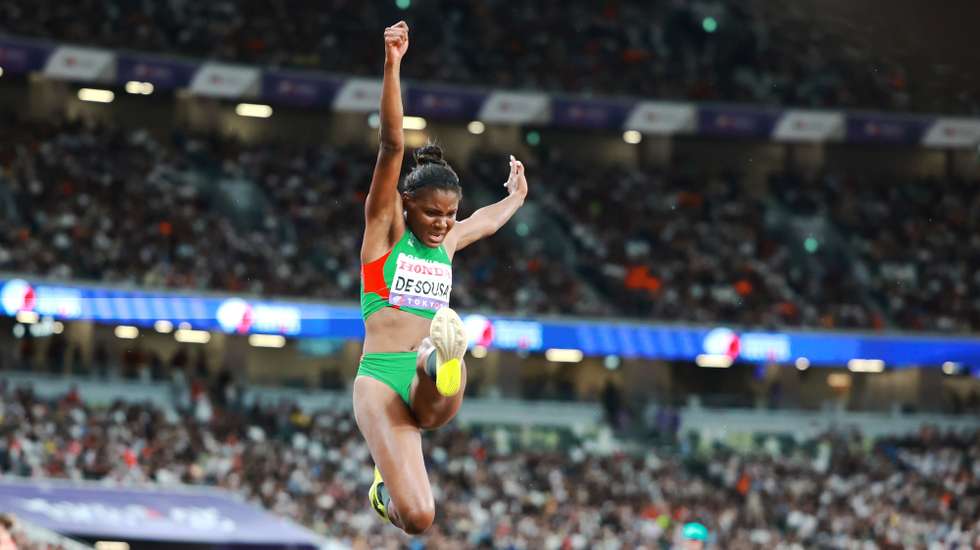 epa12372891 Agate de Sousa of Portugal competes in the Women's Long Jump qualification at the World Athletics Championships 2025 in Tokyo, Japan, 13 September 2025.  EPA/ALEX PLAVEVSKI