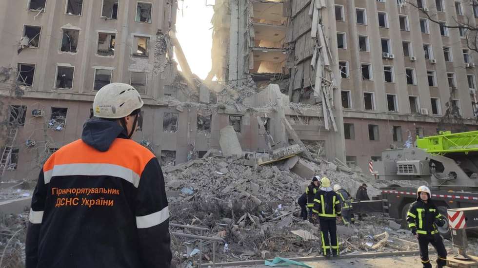 epa09857500 A handout photo released by the press service of the State Emergency Service of Ukraine shows emergency services working on the building of the regional state administration in Mykolaiv, Ukraine, 29 March 2022. Ukrainian emergency services said that a building of the regional state administration in Mykolaiv was hit by shelling on 29 March. At least seven people were killed and some 22 others were injured, the State Emergency Service of Ukraine reported.  EPA/STATE EMERGENCY SERVICE UKRAINE HANDOUT -- BEST QUALITY AVAILABLE -- MANDATORY CREDIT: STATE EMERGENCY SERVICE OF UKRAINE -- HANDOUT EDITORIAL USE ONLY/NO SALES