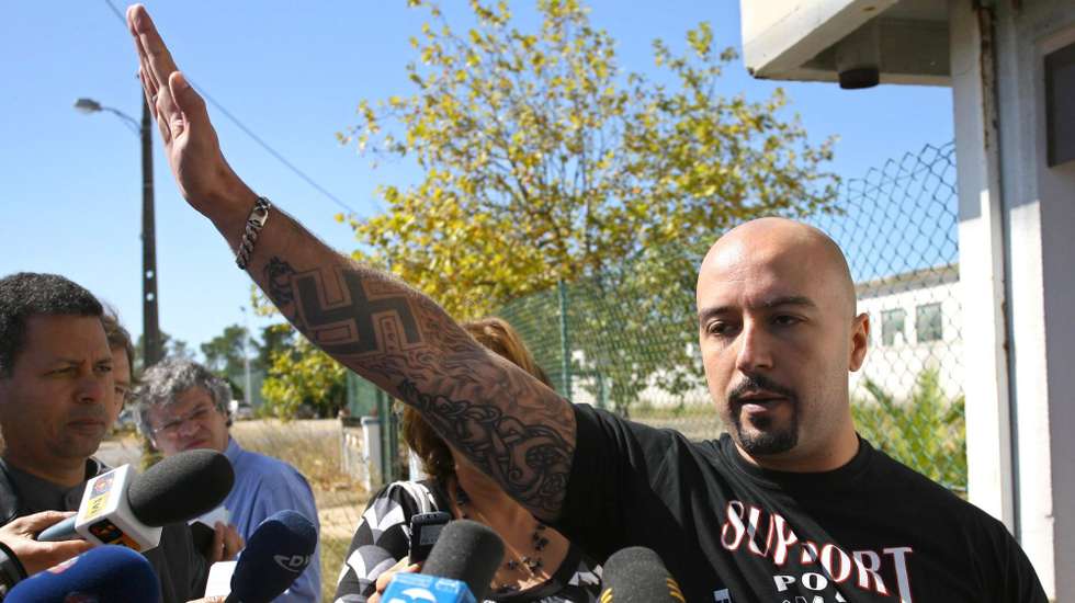 O militante português de extrema-direita já está a caminho da Ucrânia para se juntar à legião estrangeira que combate as forças russas
