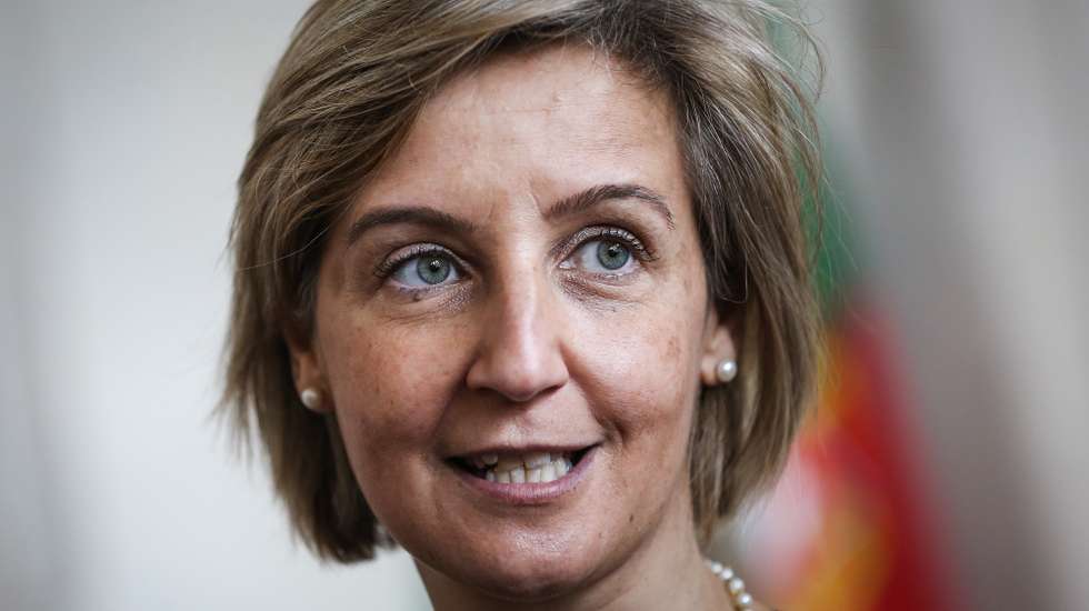 A ministra da Saúde, Marta Temido, fala à comunicação social após a visita às instalações do Centro Ismaili no âmbito do Dia Nacional do Dador de Sangue,  em Lisboa, 26 de março de 2022.  RODRIGO ANTUNES/LUSA
