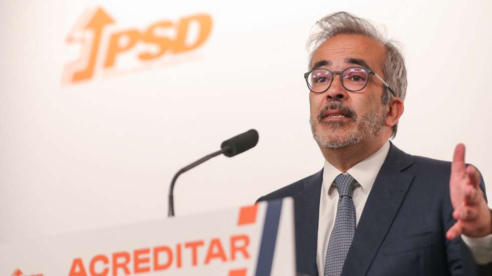 O primeiro vice-presidente do PSD, Paulo Rangel fala aos jornalistas após a primeira reunião da Comissão Política Nacional do PSD desde a tomada de posse de Luís Montenegro e da eleição dos novos órgãos do partido, esta tarde na sede do partido em Lisboa 11 de julho de 2022. MIGUEL A. LOPES/LUSA
