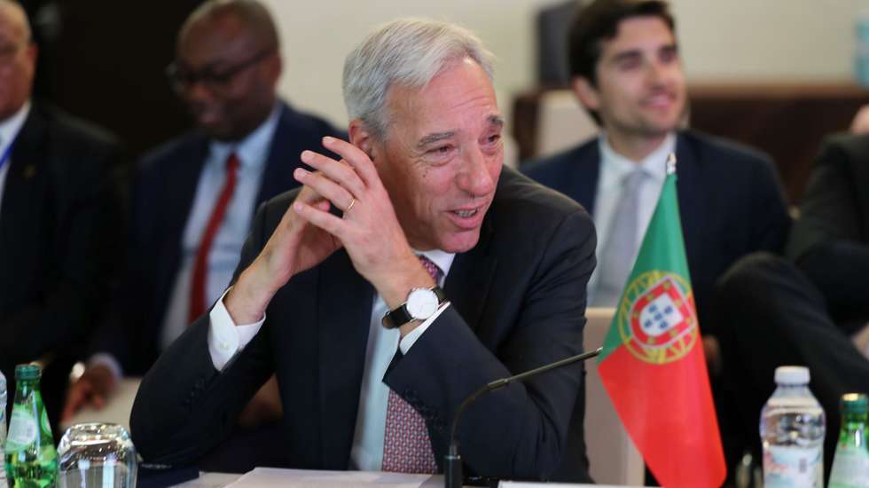 O ministro dos Nogócios Estrangeiros de Portugal, João Gomes Cravinho, durante a reunião extraordinária do Conselho de Ministros da Comunidade dos Países de Língua Portuguesa (CPLP),  realizada em Luanda, 27 de março de 2023. AMPE ROGÉRIO/LUSA
