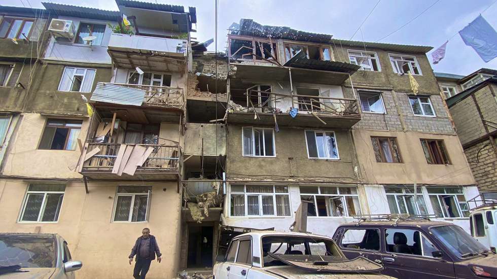 epa10869791 A handout photo made available by OC Media shows damage to residential buildings and vehicles in Stepnakert, Nagorno-Karabakh, 19 September 2023. Azerbaijan's Ministry of Defense announced on 19 September the launching of local 'anti-terrorism' measures against the Armenian military in the disputed Nagorno-Karabakh region in order to restore the constitutional order of Azerbaijan.  EPA/SARGSYAN/OC MEDIA HANDOUT HANDOUT EDITORIAL USE ONLY/NO SALES HANDOUT EDITORIAL USE ONLY/NO SALES
