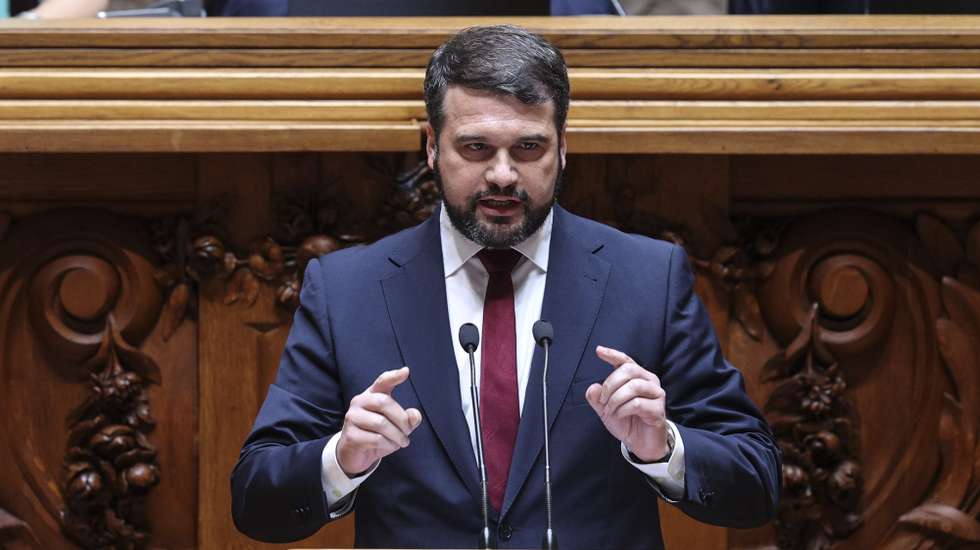 O secretário de Estado da Juventude e do Desporto, João Paulo Correia, intervém no debate parlamentar de atualidade requerido pelo Chega sobre "As ordens profissionais debaixo de ataque"Assembleia da República em Lisboa, 22 de junho de 2023. MIGUEL A. LOPES/LUSA