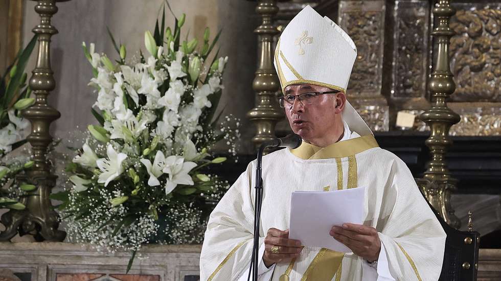 O novo patriarca de Lisboa, Rui Valério, preside à sua primeira missa enquanto patriarca, na cerimónia da sua entrada solene, que decorre na igreja de Santa Maria de Belém, no Mosteiro dos Jerónimos, em Lisboa, 03 de setembro de 2023. MANUEL DE ALMEIDA/LUSA