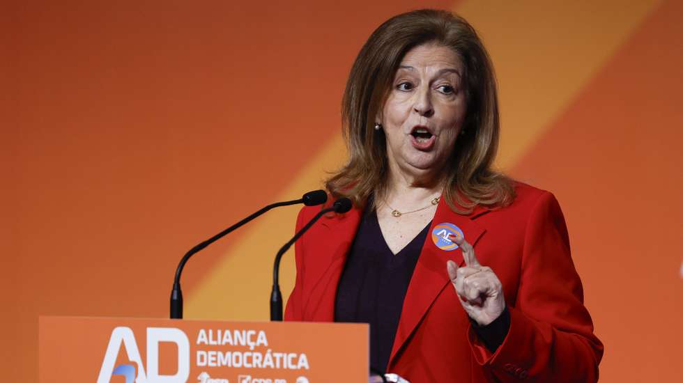 A presidente da Fundação Champalimaud, Leonor Beleza, intervém na convenção da Aliança Democrática (AD), encontro com o objetivo de apresentar um projeto de governo para as eleições legislativas de 10 de março, no Estoril, Cascais, 21 de janeiro de 2024. ANTÓNIO PEDRO SANTOS/LUSA