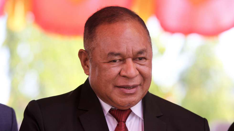 O ministro dos Negócios Estrangeiros, Bendito Freitas, durante a posse aos membros do IX Governo constitucional, Díli, Timor-Leste, 01 de julho de 2023. As 18 medidas para os primeiros meses do Governo foram anunciadas por Xanana Gusmão, “para responder às expetativas do povo e da sociedade timorense”, no discurso de tomada de posse, hoje no Palácio Presidencial, em Díli. ANTÓNIO SAMPAIO/LUSA