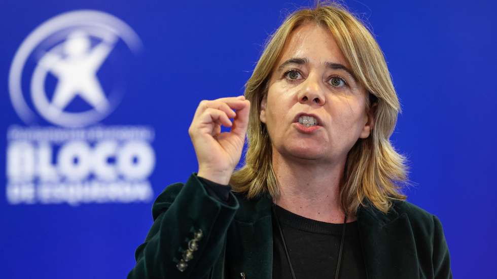 A deputada do Parlamento Europeu do Bloco de Esquerda (BE), Catarina Martins, durante a intervenção no almoço-comício que antecede o início das Jornadas Parlamentares da partido, que decorrem de 27 a 28 de janeiro, em Coimbra, 26 de janeiro de 2025. PAULO NOVAIS/LUSA