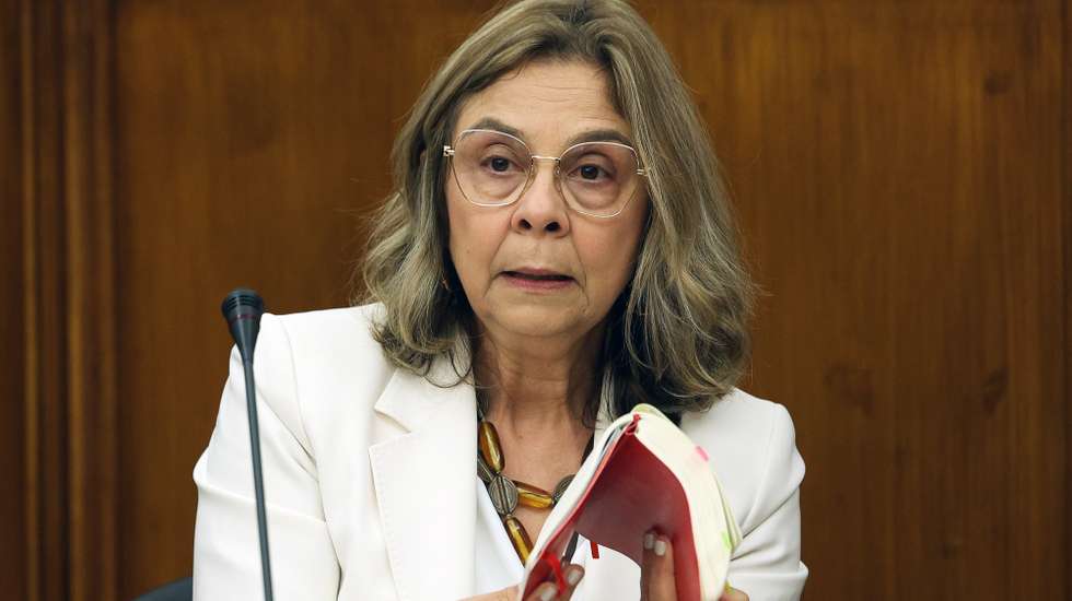 A ministra da Saúde, Ana Paula Martins, intervém na sua audição perante a Comissão de Saúde, na Assembleia da República, em Lisboa, 12 de fevereiro de 2025. TIAGO PETINGA/LUSA