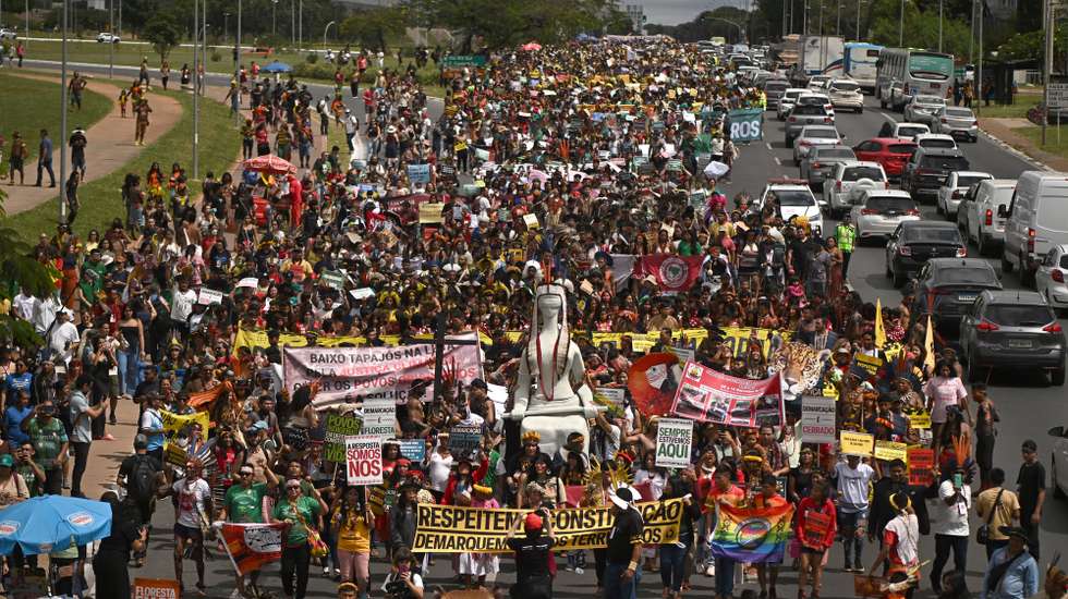 epa12018478 Indigenous people participate in a demonstration in Brasilia, Brazil, 08 April 2025. Thousands of indigenous people from different ethnic groups gathered in the capital of Brazil for the 2025 Free Land Camp, the largest indigenous meeting in the country.  EPA/ANDRE BORGES