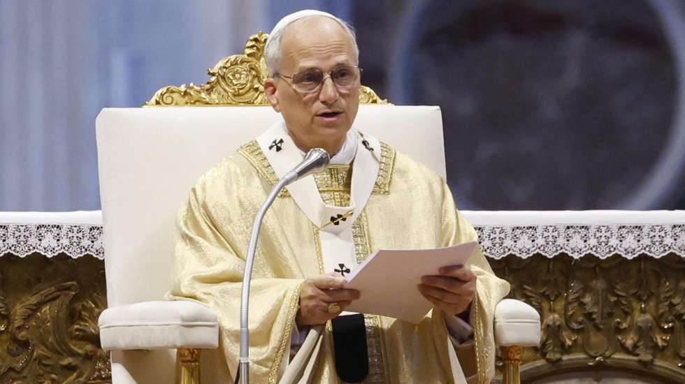 epa12200333 Pope Leo XIV leads a mass with Priestly Ordinations inside the St. Peter's Basilica in the Vatican, 27 June 2025.  EPA/FABIO FRUSTACI