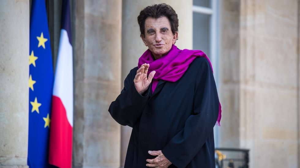 epa09835413 Jack Lang, president of the Arab World Institute of Paris, arrives at the Elysee Palace for a ceremony marking the 60 years since the signing of the Evian Accords in Paris, France, 19 March 2022. The Evian Accords treaty was signed on 18 March 1962 between France and the FLN (Algerian  National Front of Liberation). The Accords ended the 1954–1962 Algerian War with a formal cease-fire proclaimed for 19 March and started the full independence of Algeria from France.  EPA/CHRISTOPHE PETIT TESSON