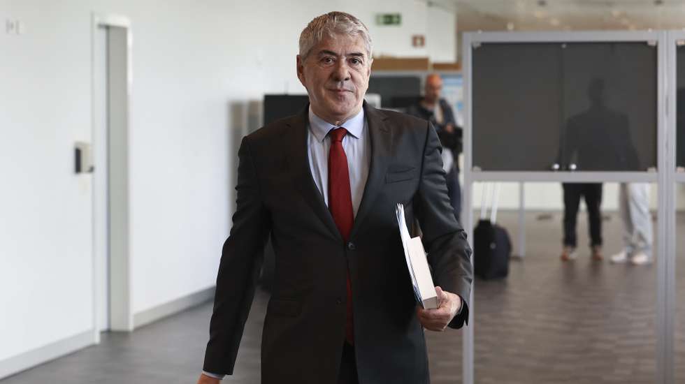 epa12956386 Former Portuguese Prime Minister Jose Socrates, main defendant in the Operation Marques corruption case, arrives at the Lisbon Central Criminal Court,  for the start of the trial in the case brought by former Prime Minister Jose Socrates against the Portuguese State, in Lisbon, Portugal, 14 May 2026. Socrates and 20 other suspects in Operation Marques are to stand trial, more than a decade after the case accusing the former PM of corruption came to light.  EPA/ANTONIO COTRIM