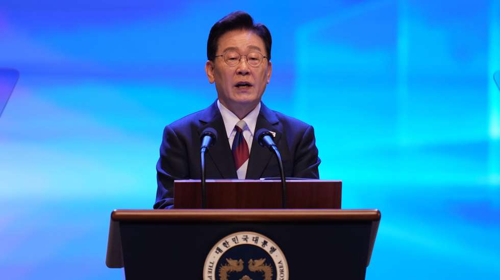 epa13170401 South Korean President Lee Jae Myung speaks during a ceremony to celebrate the 81st anniversary of the Korean Liberation Day in Seoul, South Korea, 15 August 2026.  EPA/LEE JIN-MAN / POOL POOL PHOTO