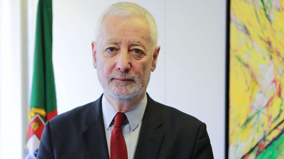O embaixador da UNESCO e antigo reitor da Universidade de Lisboa, António Sampaio da Nóvoa, discorda do fim das propinas e considera que não se deve "começar pela coisa mais fácil" no debate sobre como reduzir o custo dos estudos no ensino superior e pelo que "dá certa popularidade", Paris, França, 14 de fevereiro de 2019. Com uma carreira de décadas ligada ao ensino superior, o antigo reitor afirma que Portugal ainda "tem um défice de qualificações" e precisa de continuar a investir na expansão e democratização do acesso à universidade, mas não através do fim das propinas. (ACOMPANHA TEXTO DE 15 DE FEVEREIRO DE 2019). NICOLAS TEMPLE / LUSA