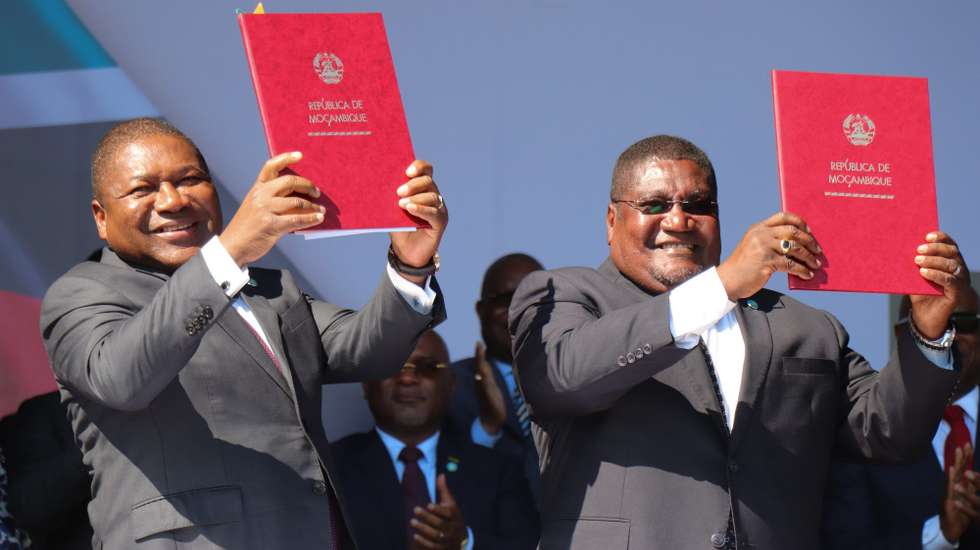O encerramento da última base da Renamo acontece dez dias antes de Moçambique celebrar 48 anos de independência e às portas de um novo ciclo eleitoral