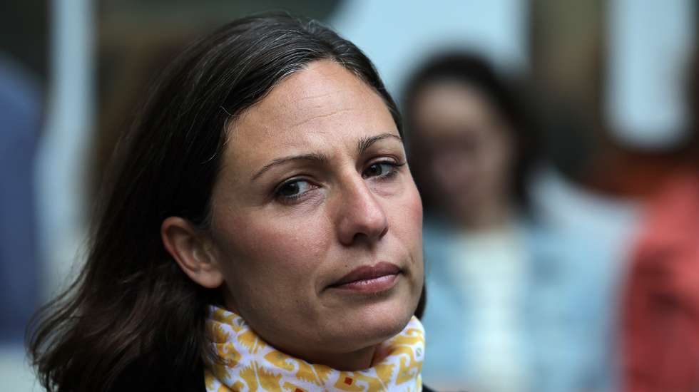 A presidente da Federação Nacional dos Médicos (FNAM), Joana Bordalo e Sá, durante uma manifestação junto ao 2.º Simpósio da Organização Mundial de Saúde dedicado ao futuro digital, no Porto, 05 de setembro de 2023. ESTELA SILVA/LUSA