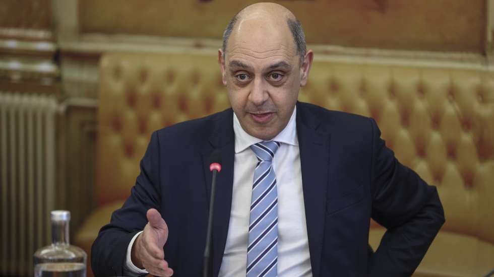 O ministro da Saúde, Manuel Pizarro, durante a audição na Comissão de Saúde na Assembleia da República em Lisboa, 10 de janeiro de 2024. MIGUEL A. LOPES/LUSA